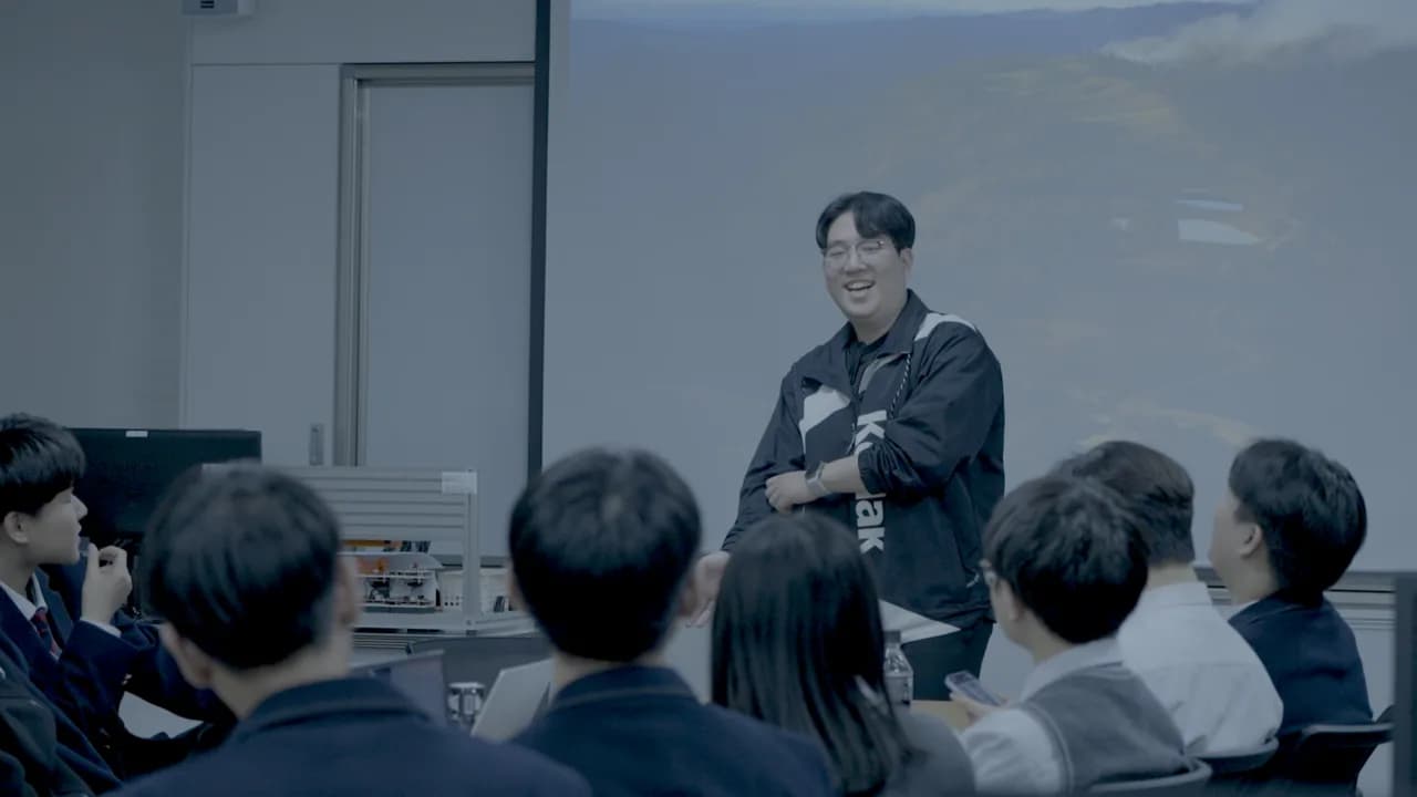 수강생과 대화하는 스타트업코드 강사